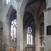 Vue partielle des chapelles et du bas-côté nord du choeur vers le nord-est depuis la croisée du transept (2015)