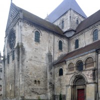 Vue partielle du bras nord du transept et de la nef depuis le nord-ouest (2015)