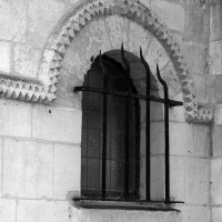 Fenêtre romane au nord du choeur de la chapelle de l'Abbé (1997)