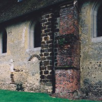 Vue partielle du mur nord de la nef depuis le nord-ouest (2003)