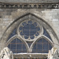 La fenêtre du déambulatoire située au-dessus de la chapelle axiale (2015)