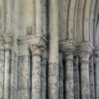 Retombées de la voûte à l'angle sud-est du bas côté est du bras sud du transept (2015)
