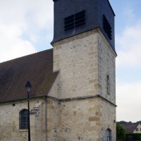 Vue partielle de la nef et du clocher depuis le nord-ouest (2016)