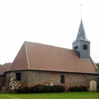 L'église dans son environnement vue du nord-est (2016)