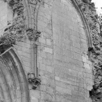 Les parties hautes du mur est du bras sud du transept du 13ème siècle vues vers le sud-est (2000)
