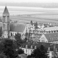L'abbaye vue vers le sud-est depuis le clocher sud de Saint-Pierre