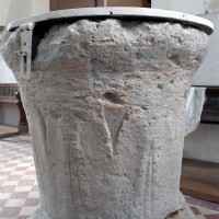 Prévillers : chapiteau provenant de l'abbaye de Beaupré ou de Lannoy (2007)
