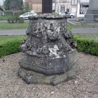 Songeons : chapiteau provenant de l'abbaye de Beaupré ou de Lannoy (2007)