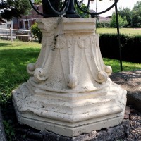 Rothois : chapiteau provenant de l'abbaye de Beaupré ou de Lannoy (2007)