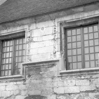 Les fenêtres au sud de l'aile reliant les deux tours (1992)