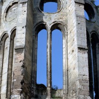 Une fenêtre de l'abside vue de l'est (2008)