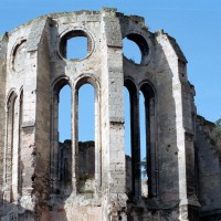 Les fenêtres de l'abside vues de l'est (2008)
